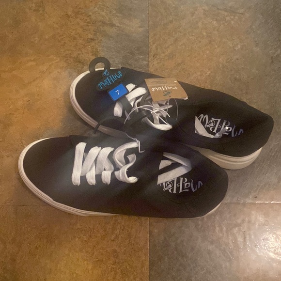 Malpow brand ladies sneakers. - Picture 1 of 3